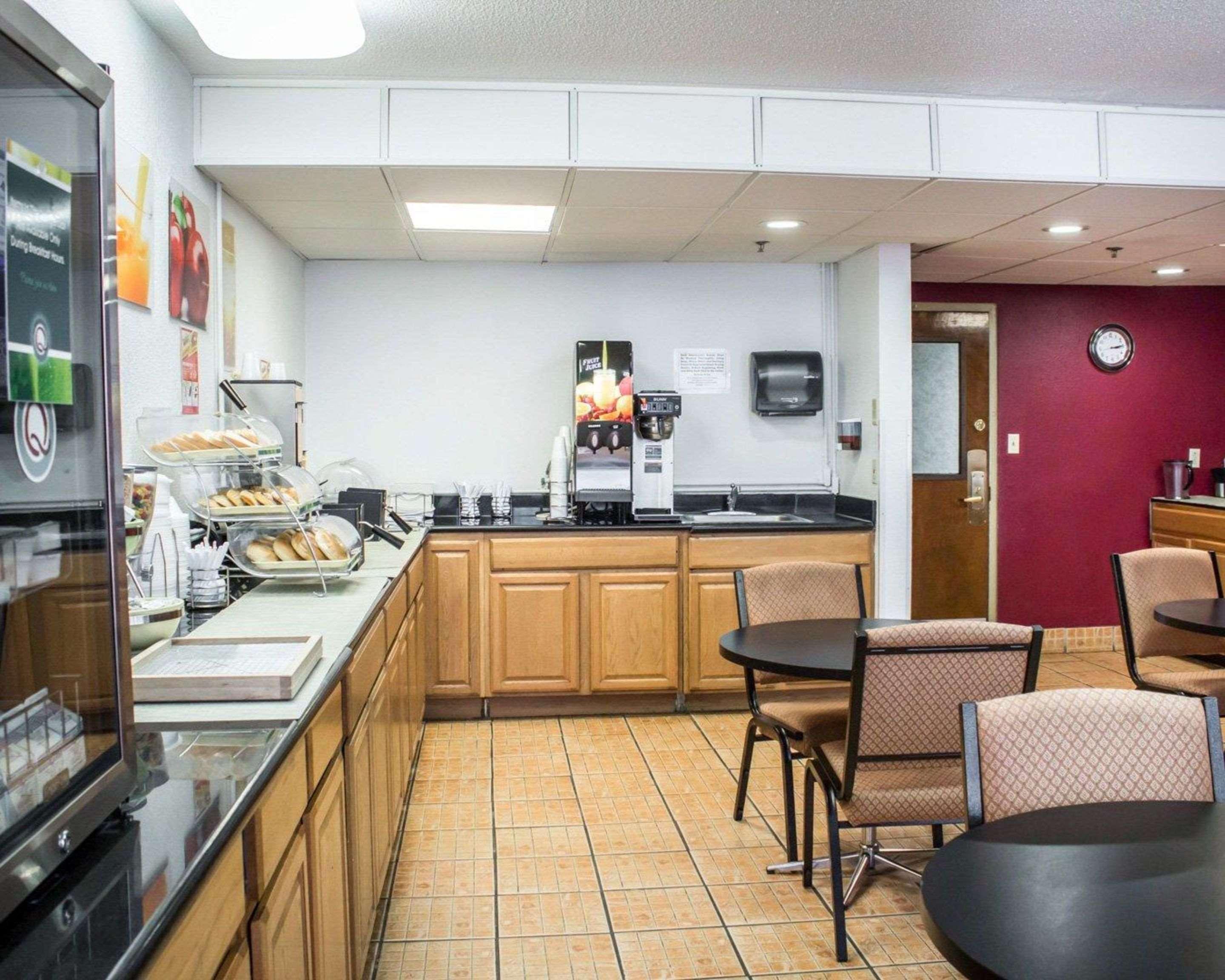 Quality Inn & Suites Fayetteville Exteriér fotografie