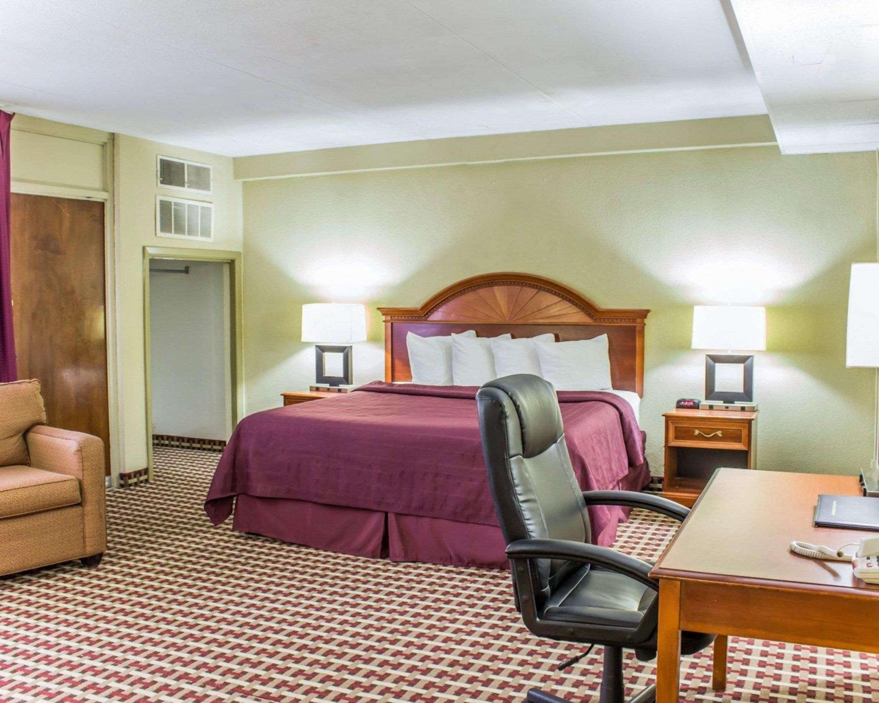 Quality Inn & Suites Fayetteville Exteriér fotografie