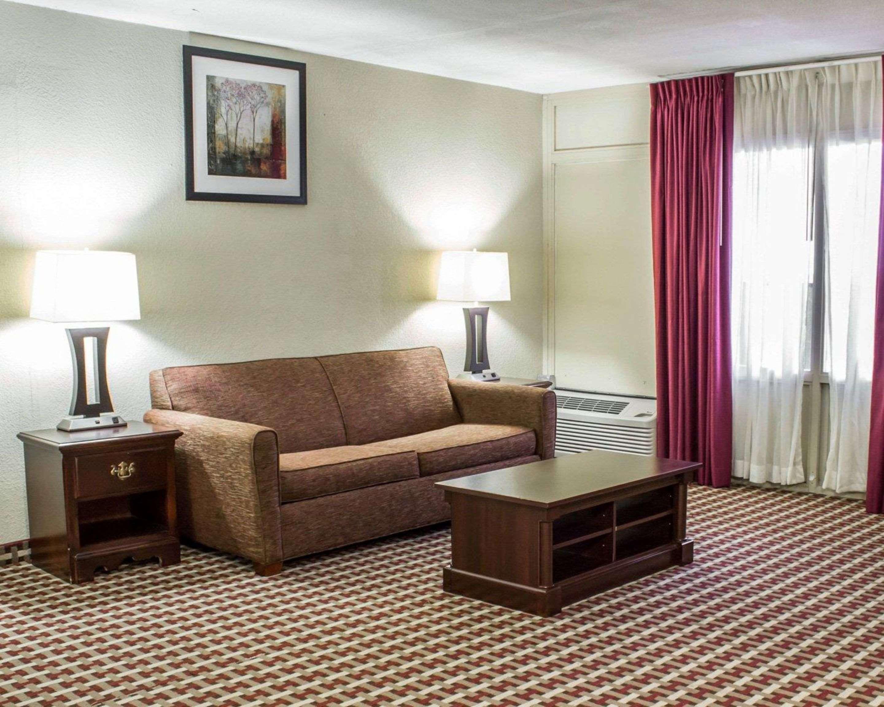 Quality Inn & Suites Fayetteville Exteriér fotografie