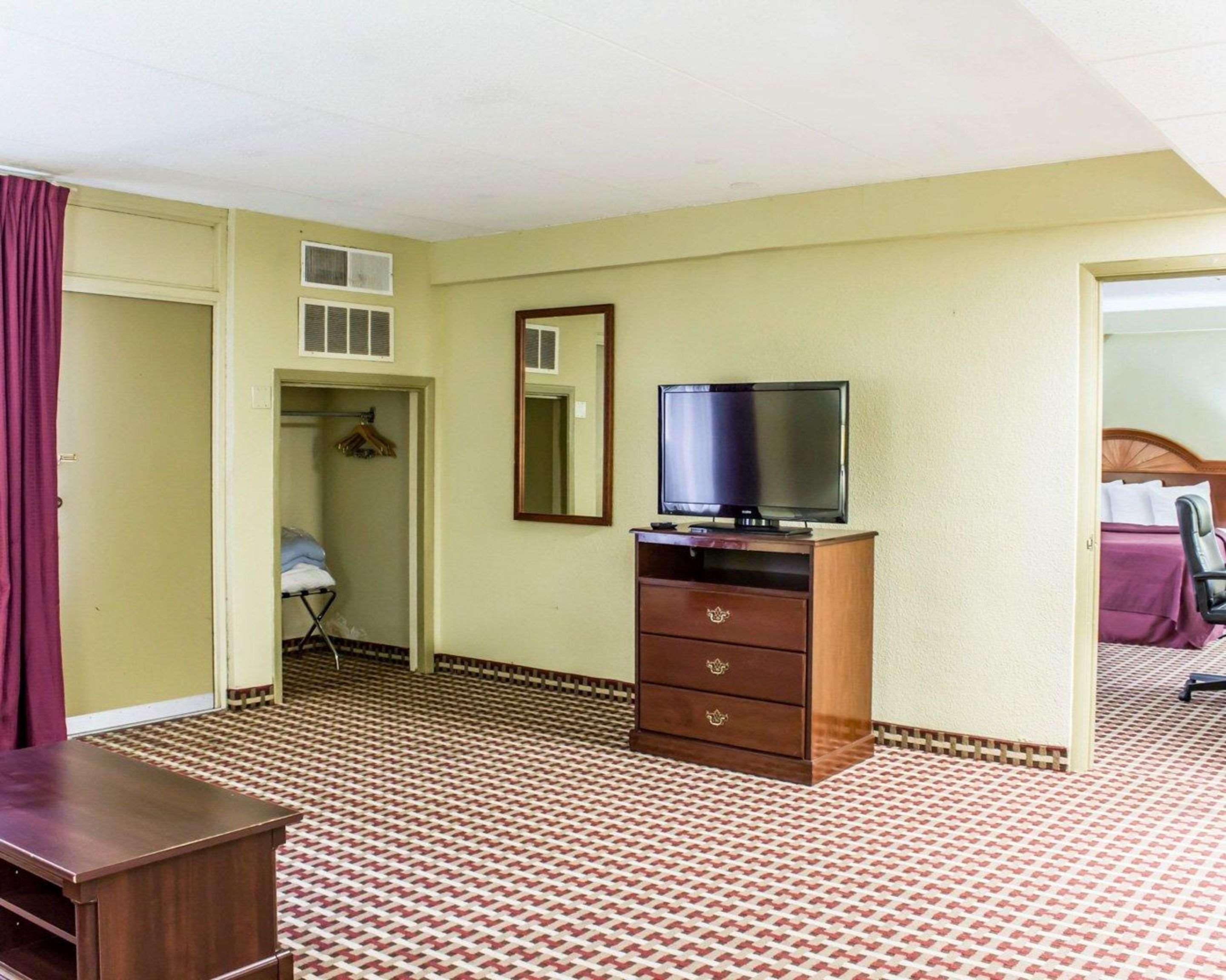 Quality Inn & Suites Fayetteville Exteriér fotografie