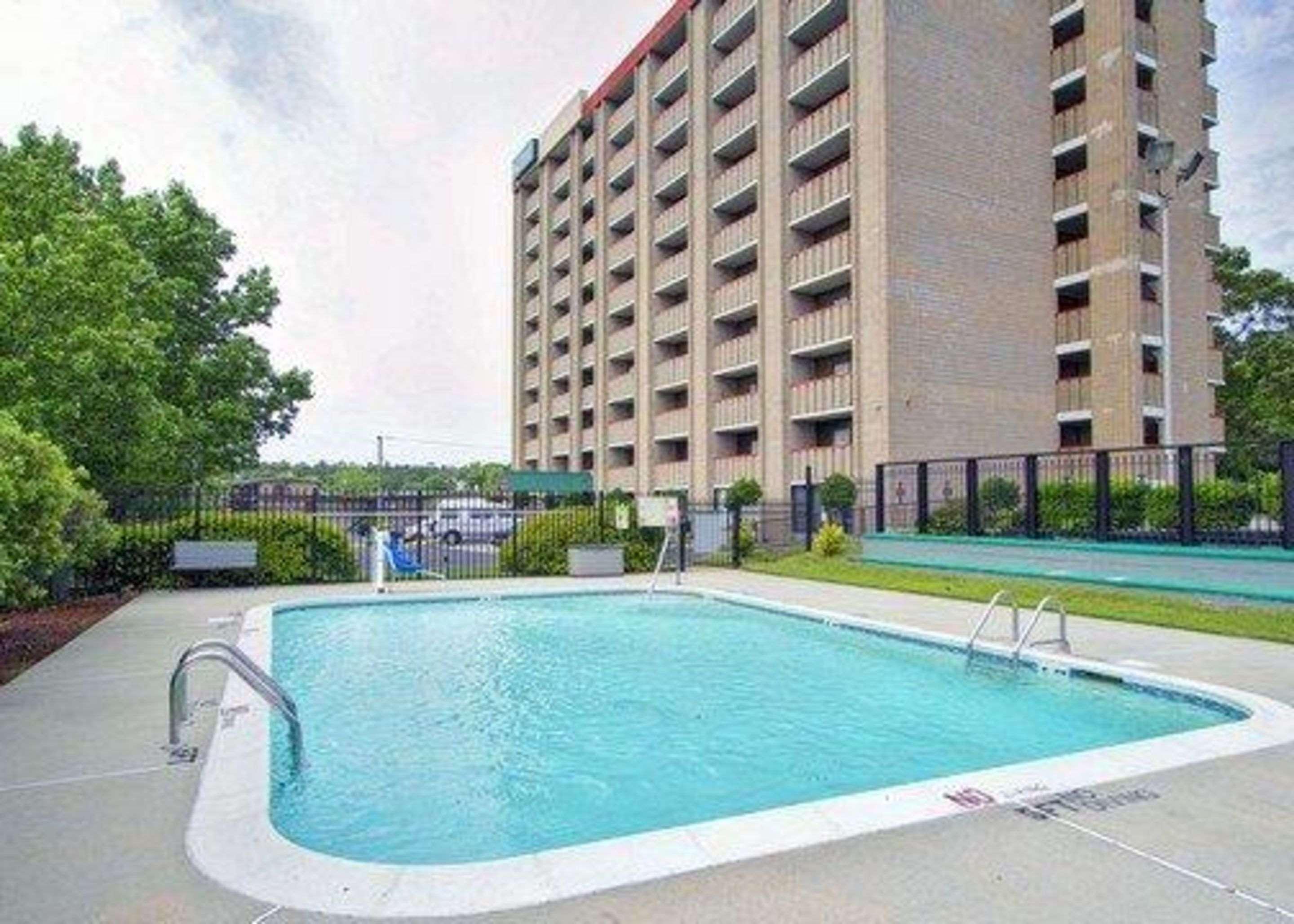 Quality Inn & Suites Fayetteville Exteriér fotografie
