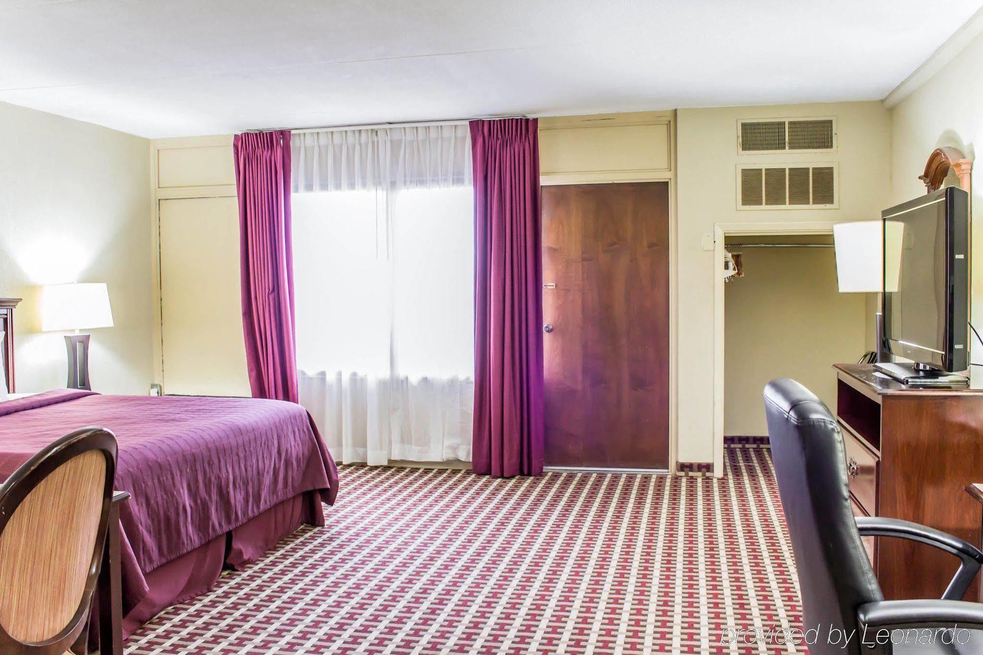 Quality Inn & Suites Fayetteville Exteriér fotografie