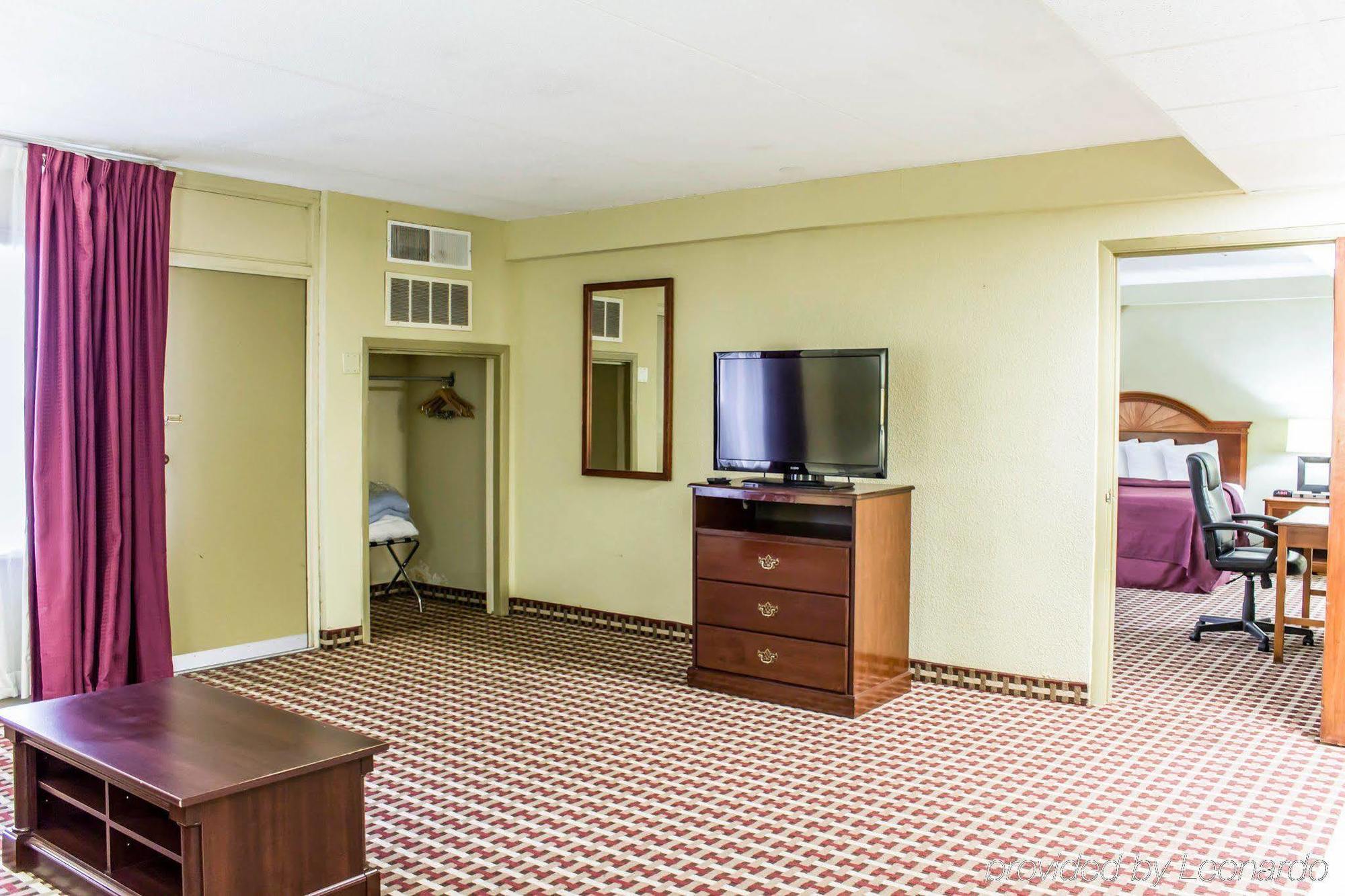 Quality Inn & Suites Fayetteville Exteriér fotografie