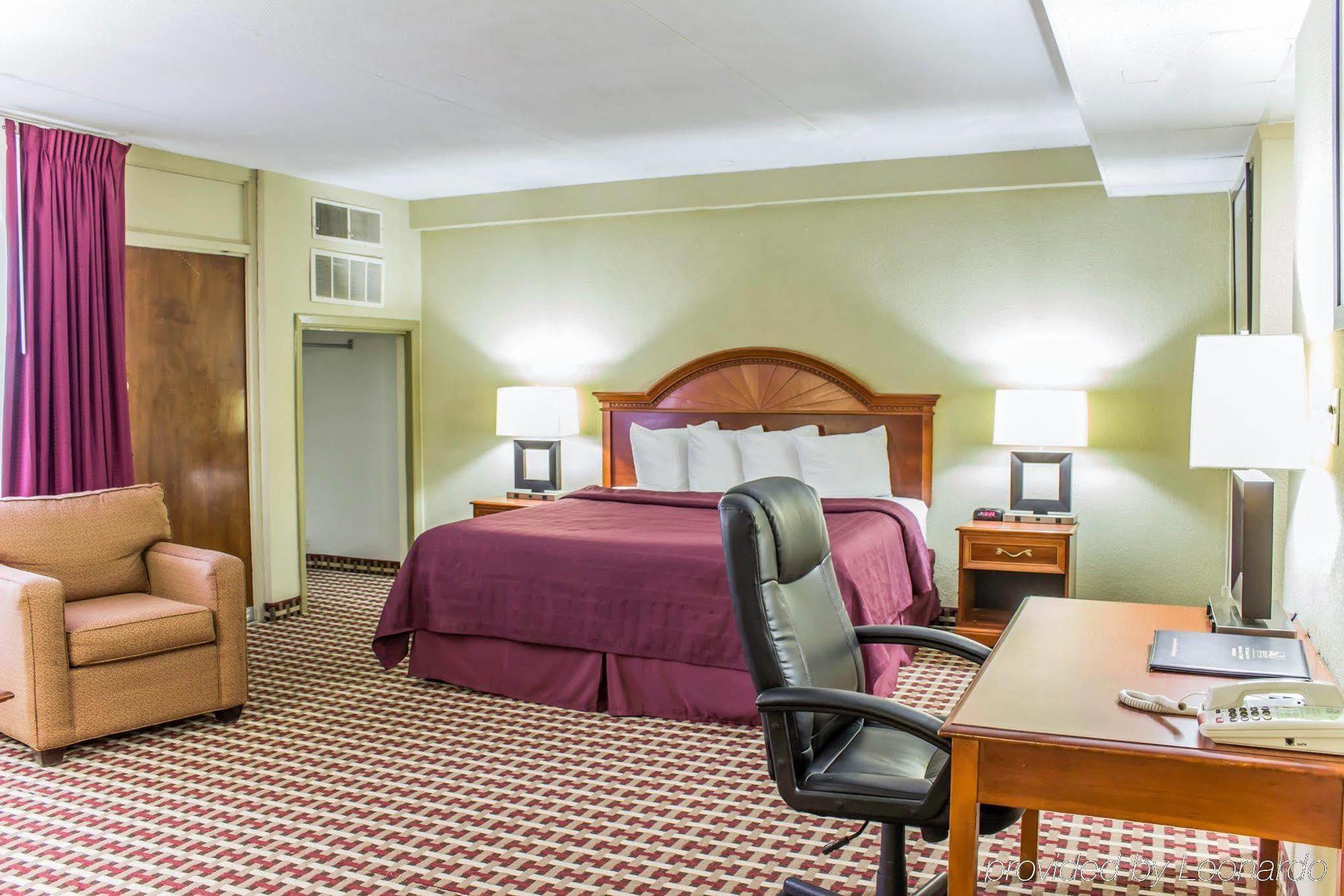 Quality Inn & Suites Fayetteville Exteriér fotografie